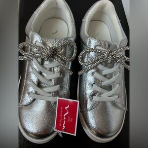 NWT Nina sneakers size 1 kids